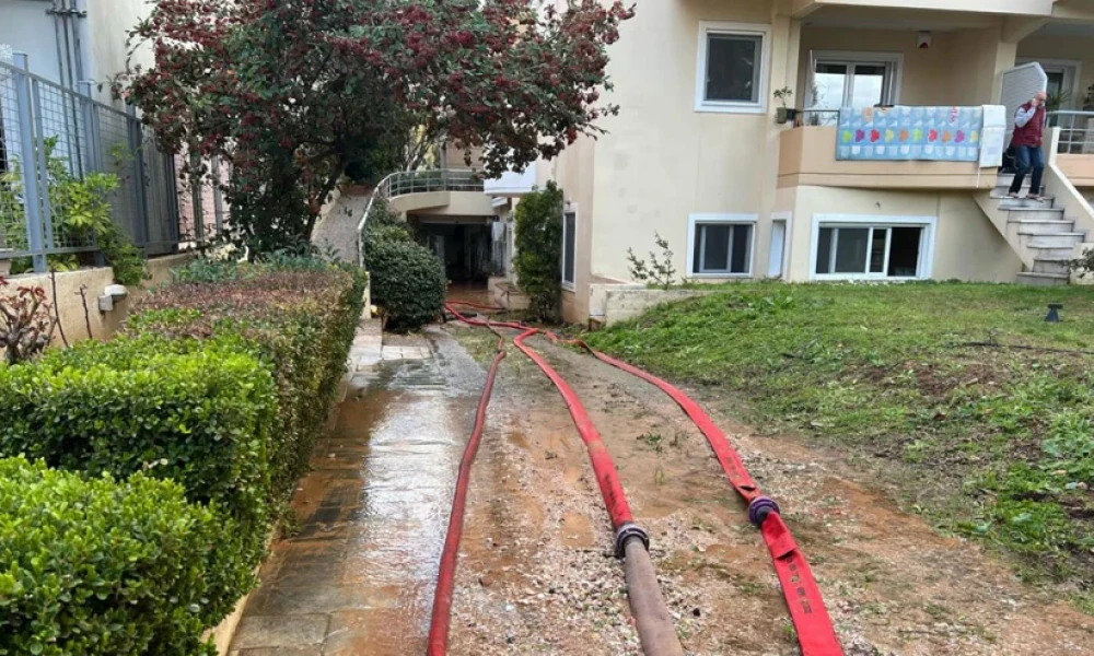 Μαρούσι: Έσπασε κεντρικός σωλήνας της ΕΥΔΑΠ στον Άγιο Θωμά- Έχουν πλημμυρίσει σπίτια και δρόμοι (Βίντεο-Εικόνες)